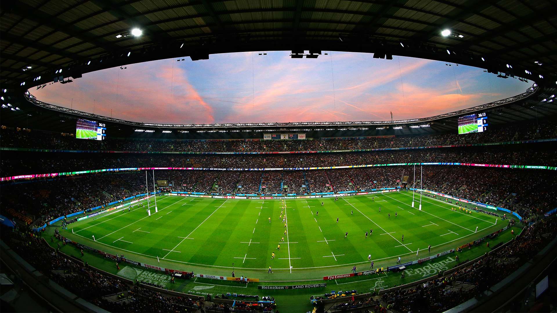 气愤！王曼昱亚洲杯比赛中，多次遭球迷用激光笔照射.